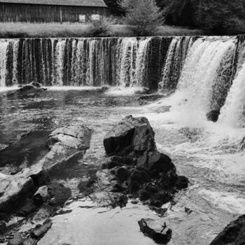 Photographie intitulée "Chute d'eau" par Frédéric Duchesnay, Œuvre d'art originale, Photographie argentique