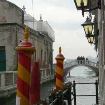 Photographie intitulée "Venise, canal et po…" par Frédérique Ziolko, Œuvre d'art originale