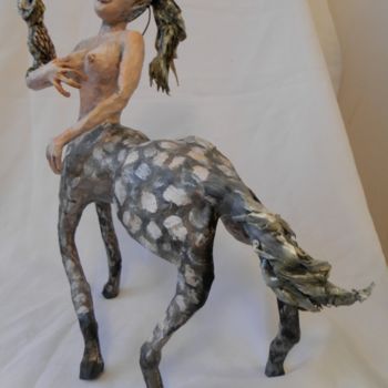 Скульптура под названием "Грэйс королева кент…" - Marta Fae, Подлинное произведение искусства, Бумага