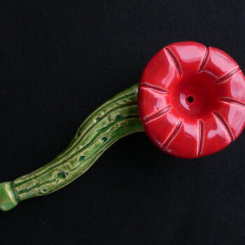 Design intitulée "Pipe fleur rouge en…" par Gabriel Tremblay, Œuvre d'art originale, Céramique