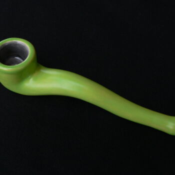 Design intitulée "Pipe verte courbée…" par Gabriel Tremblay, Œuvre d'art originale, Céramique