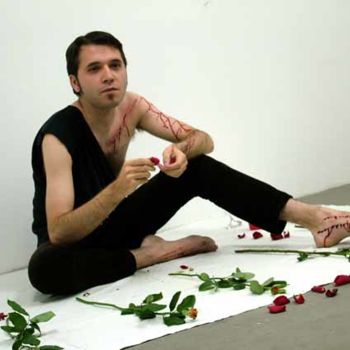 Instalação intitulada "Consumed By The Rose" por Gabrijel Savic Ra, Obras de arte originais