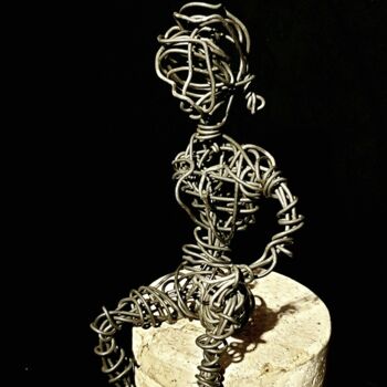 Sculpture intitulée "La Varoise" par Gaël Maryn, Œuvre d'art originale, Fil de fer