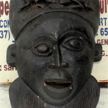 Sculpture titled "Masque bamoun antiq…" by Adidja Manjia, Original Artwork, Wood