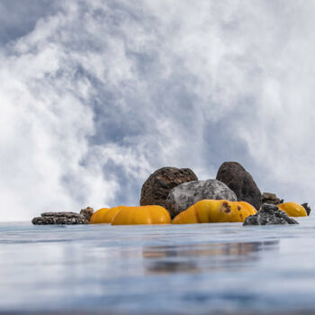 Фотография под названием "Tomato island 2" - Gaspard De Gouges, Подлинное произведение искусства, Цифровая фотография
