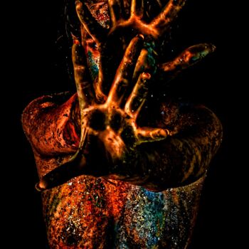 제목이 "Behind these hands"인 사진 Gelu Stanculescu로, 원작, 디지털