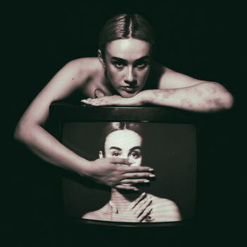 Fotografie mit dem Titel "Self-censorship" von Gelu Stanculescu, Original-Kunstwerk, Digitale Fotografie