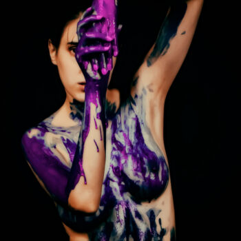 Fotografie getiteld "The purple game" door Gelu Stanculescu, Origineel Kunstwerk, Digitale fotografie
