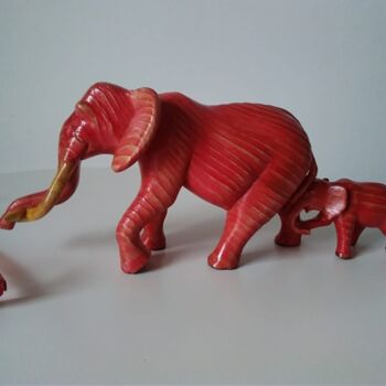 Scultura intitolato "Розовый слон." da Gennadii Nikitin, Opera d'arte originale, Legno