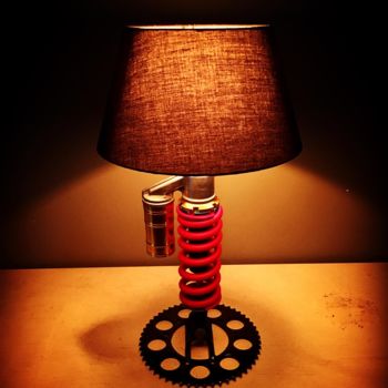 Design intitulée "Lampe amortisseur m…" par Geo Cauchois, Œuvre d'art originale, Luminaire