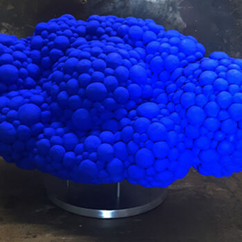 Скульптура под названием "Nuage blue bubbles" - George K, Подлинное произведение искусства, Терракота