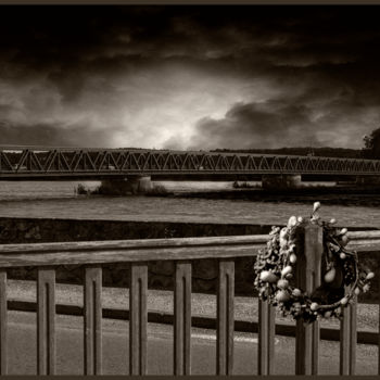 Photography titled "LE PONT" by Gérard Bertrand, Original Artwork, Manipulated Photography