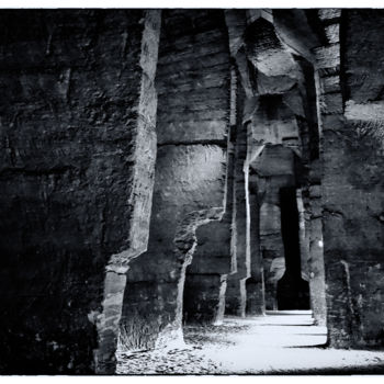 Photography titled "SOUS TERRE" by Gérard Bertrand, Original Artwork, Non Manipulated Photography