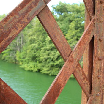 Photographie intitulée "le vieux pont rouil…" par Gerard Jeanjean, Œuvre d'art originale