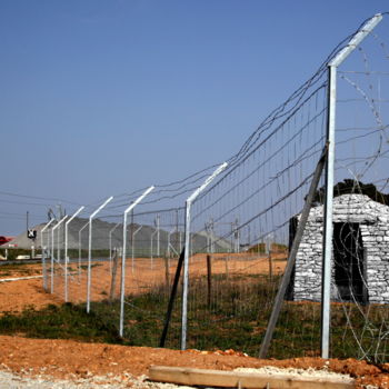 Photographie intitulée "habitat campagne" par Gerard Jeanjean, Œuvre d'art originale