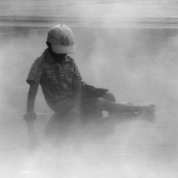 Photographie intitulée "L'enfant de la brume" par Gérard Vouillon, Œuvre d'art originale