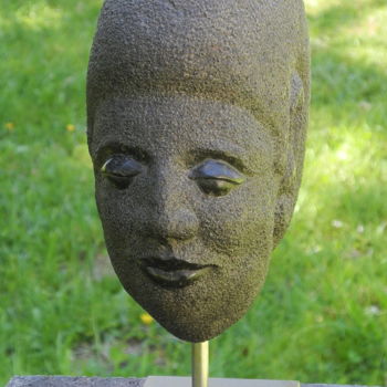 Sculpture titled "TETE BASALTE" by Gérard Didier, Original Artwork, Stone