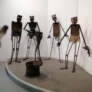 Rzeźba zatytułowany „Face à la crise” autorstwa Gerardo De Pablo, Oryginalna praca, Metale