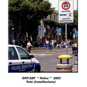安装 标题为“Police” 由Gianfranco Pulitano, 原创艺术品
