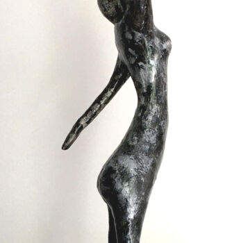 Скульптура под названием "Imparfaite" - Ghyslaine Leonelli, Подлинное произведение искусства, Папье-маше