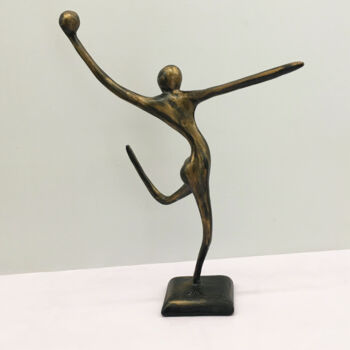 Scultura intitolato "Sport flow 001" da Ghyslaine Leonelli, Opera d'arte originale, Resina