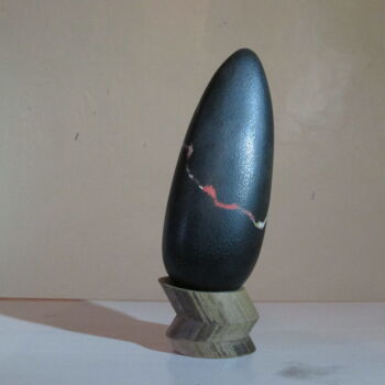 Skulptur mit dem Titel "Menhir DU(noir)#ART…" von Gilles Quere, Original-Kunstwerk, Gips