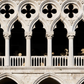 Fotografia intitolato "Venice columns" da Gilliard Bressan, Opera d'arte originale, Fotografia digitale