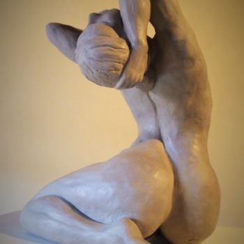 Escultura intitulada ""Humana"" por M.C Day, Obras de arte originais