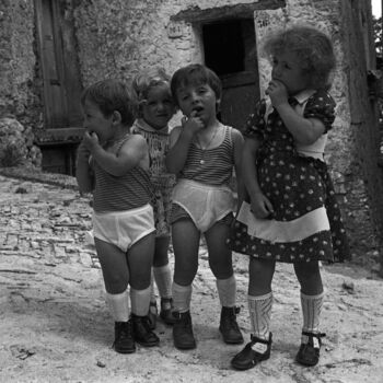 Fotografie getiteld "Bambini" door Giuseppe Persia, Origineel Kunstwerk, Film fotografie