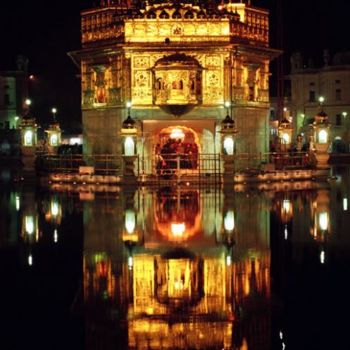 Photographie intitulée "The Golden Temple" par Anurag Yadava, Œuvre d'art originale