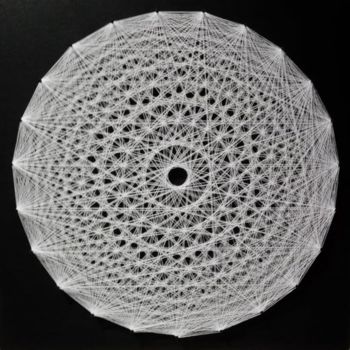 「Mandala - String art」というタイトルのテキスタイルアート Deux Fils S'Enfilentによって, オリジナルのアートワーク, ストリングアート