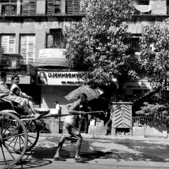 Fotografia intitulada "Hand Pulling Cart a…" por Goutam Chakraborty, Obras de arte originais