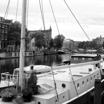 Фотография под названием "Canal in Amsterdam" - Goutam Chakraborty, Подлинное произведение искусства