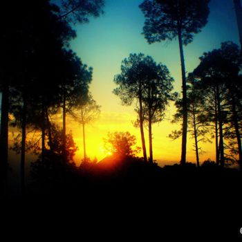 Photographie intitulée "Glorious Sunrise!" par Goutam Chakraborty, Œuvre d'art originale