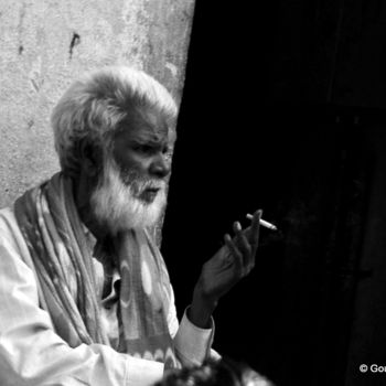Fotografia intitolato "Morning Smoke!" da Goutam Chakraborty, Opera d'arte originale