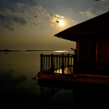 Fotografie getiteld "Moonset at a Conflu…" door Goutam Chakraborty, Origineel Kunstwerk