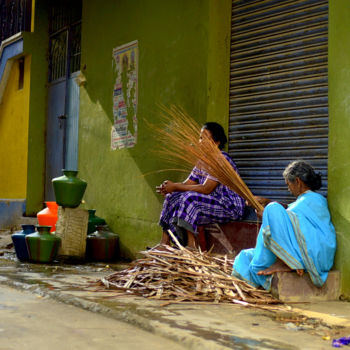 Fotografie getiteld "Broom Making!" door Goutam Chakraborty, Origineel Kunstwerk