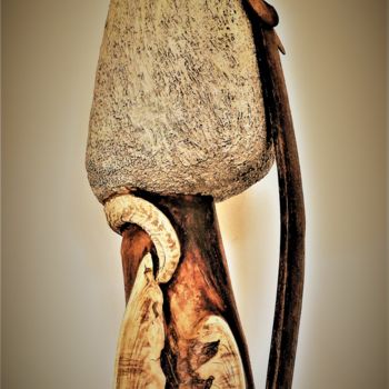 Skulptur mit dem Titel "Miss Terre" von Gérard Amat, Original-Kunstwerk, Holz