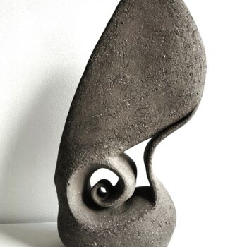 Sculpture titled "Calma - Gris" by Grazia Compagnino, Original Artwork, Clay