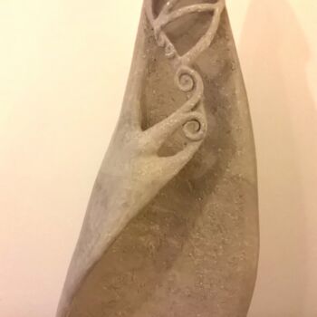 Sculpture titled "Citha - Gris" by Grazia Compagnino, Original Artwork, Clay