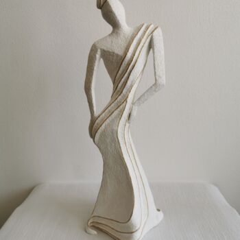 Skulptur mit dem Titel "Queen of the Red Ca…" von Grazia Compagnino, Original-Kunstwerk, Ton