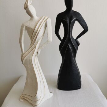 Скульптура под названием "Duo Black & White…" - Grazia Compagnino, Подлинное произведение искусства, Глина