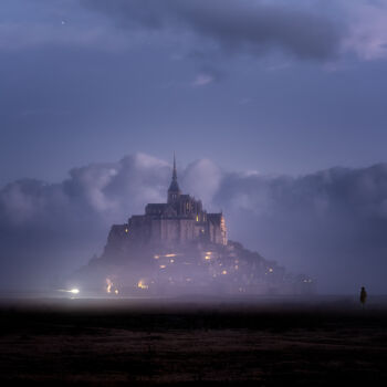 Fotografie getiteld "Mont dans la brume" door Grégory Dolivet, Origineel Kunstwerk, Digitale fotografie