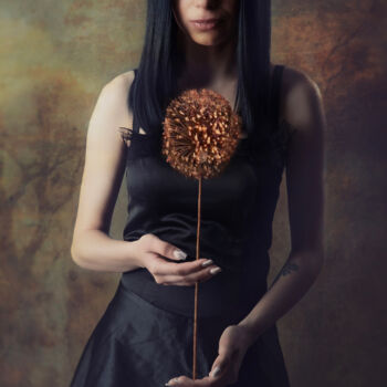 Photographie intitulée "The Flower" par Grigore Roibu, Œuvre d'art originale, Impression numérique