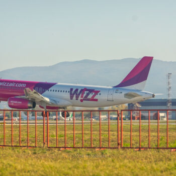 Photographie intitulée "WizzAir01" par Citellus, Œuvre d'art originale, Photographie numérique