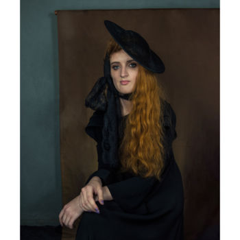 Photographie intitulée "Women in hat" par Pavel Grozberg, Œuvre d'art originale, Photographie numérique