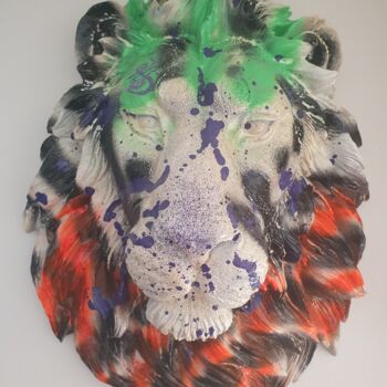 Skulptur mit dem Titel "Vandal Lion" von Guemi (1980), Original-Kunstwerk, Sprühfarbe Auf Andere starre Platte montiert