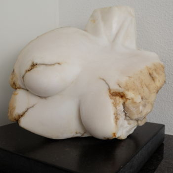 Скульптура под названием "Frauenbüste - Torso" - Günter Hubert Winterscheid, Подлинное произведение искусства, Камень