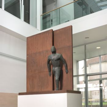 Skulptur mit dem Titel "The Wall" von Guy Buseyne, Original-Kunstwerk, Bronze