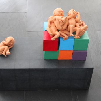 Escultura titulada "Puzzle of a Downfal…" por Guy Tucker, Obra de arte original